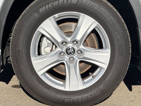 Used 2025 Toyota Highlander LE image 46