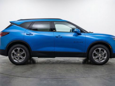 Used 2025 Chevrolet Blazer LT FWD image 11
