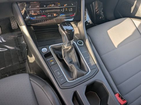 Used 2025 Volkswagen Jetta SE w/ Sunroof Package FWD image 23