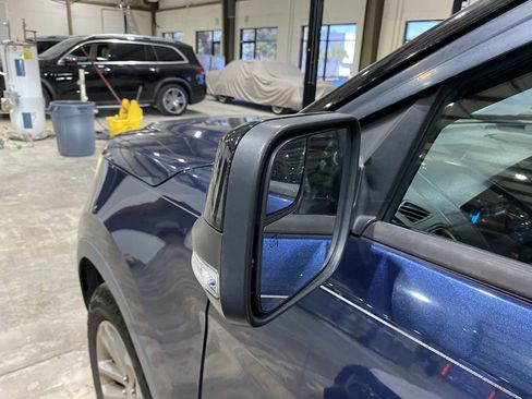 Used 2017 Ford Explorer XLT w/ Equipment Group 201A FWD image 17