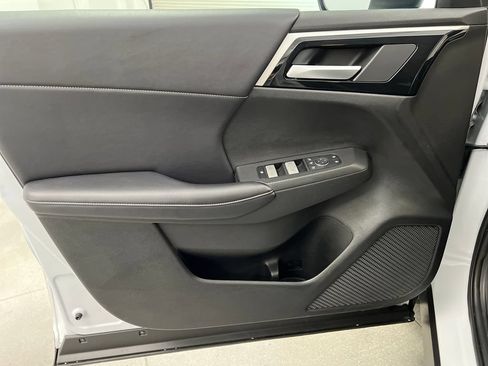 Used 2024 Mitsubishi Outlander SE AWD/4WD image 14