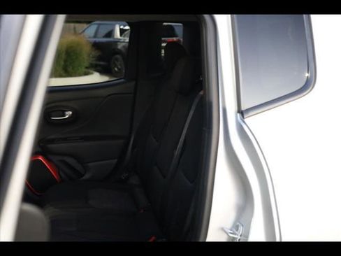 Used 2019 Jeep Renegade Trailhawk w/ Cold Weather Group II image 18