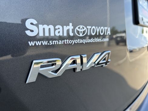Used 2018 Toyota RAV4 XLE AWD/4WD image 8