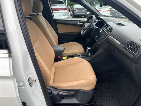 Certified 2023 Volkswagen Tiguan SE w/ Panoramic Sunroof Package AWD/4WD image 35
