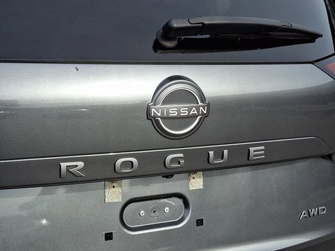 Used 2024 Nissan Rogue S AWD/4WD image 29