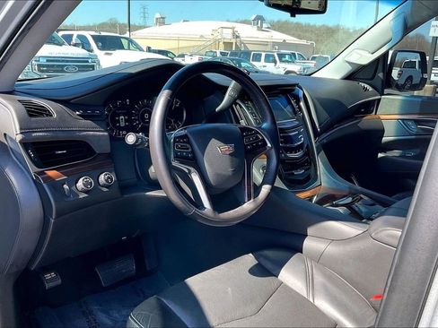 Used 2019 Cadillac Escalade Luxury image 19