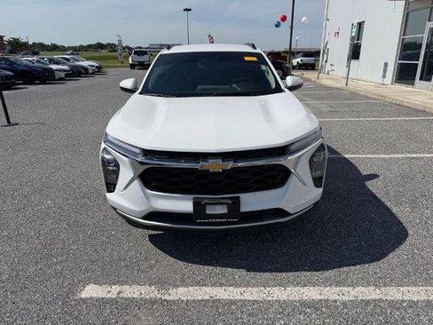 Used 2024 Chevrolet Trax LT FWD image 3