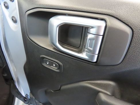 Used 2022 Jeep Wrangler Sport AWD/4WD image 27