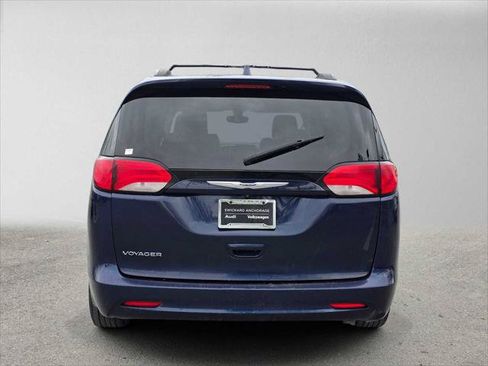 Used 2020 Chrysler Voyager Lxi FWD image 4