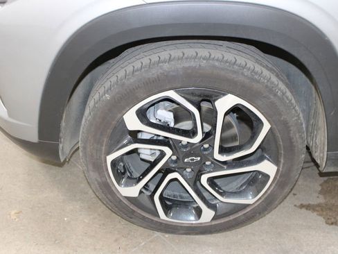 Used 2025 Chevrolet Trax RS w/ Driver Confidence Package FWD image 37
