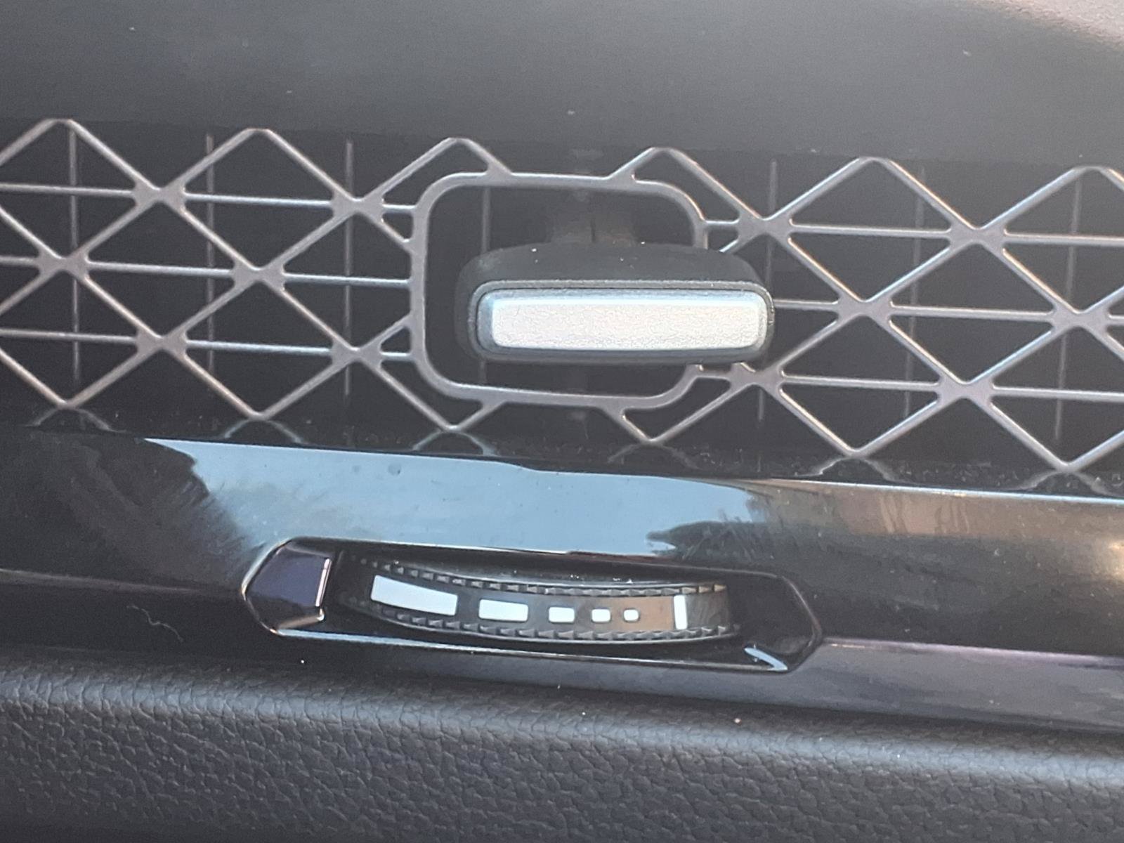 Used 2016 Honda Pilot Touring image 9
