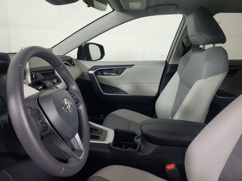 Used 2025 Toyota RAV4 XLE Premium image 21