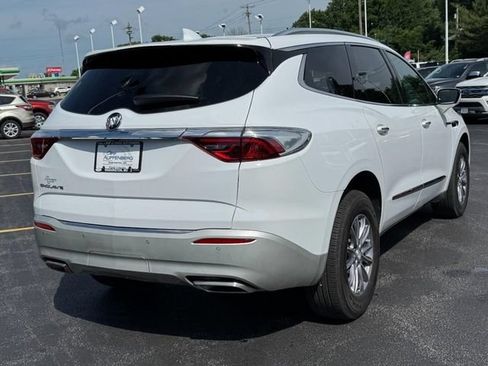 Used 2024 Buick Enclave Essence FWD image 3