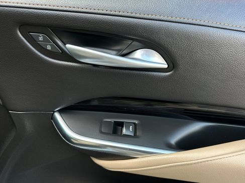 Used 2024 Cadillac XT4 Luxury w/ Cold Weather Package FWD image 22