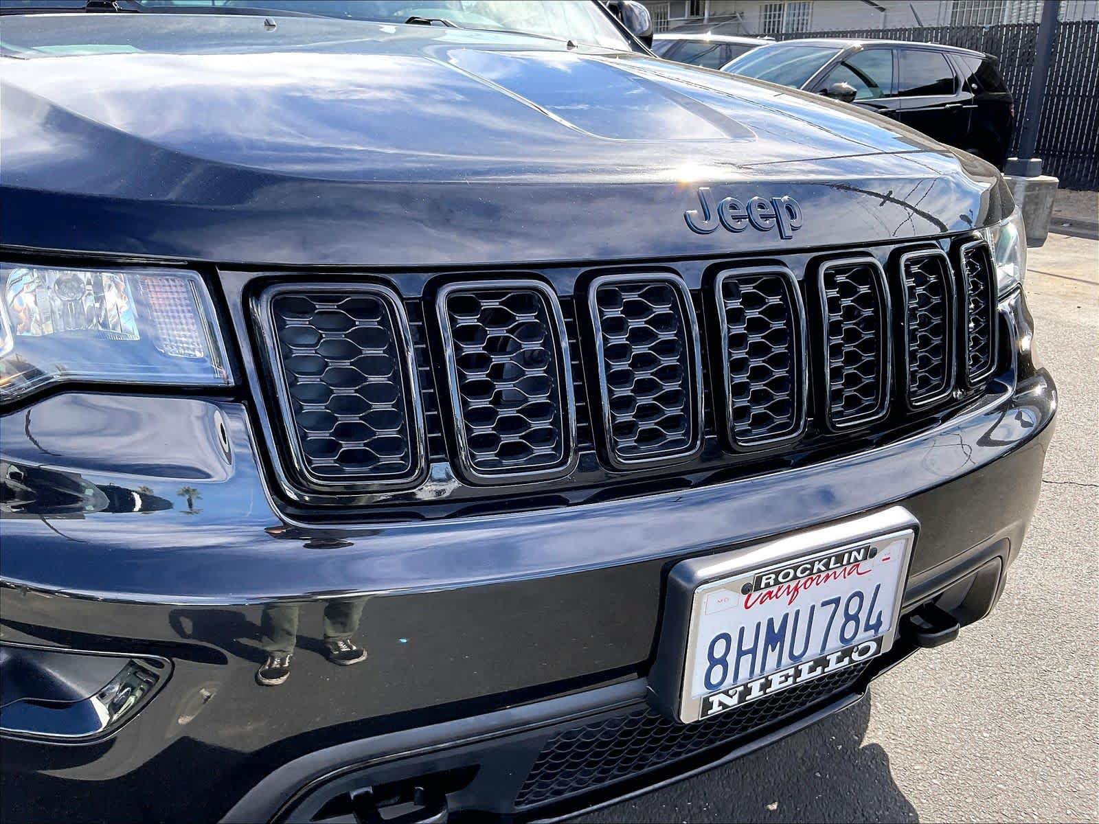 Used 2019 Jeep Grand Cherokee Laredo AWD/4WD image 32