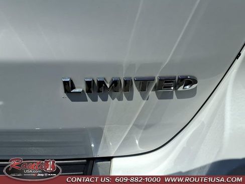 Used 2021 Jeep Grand Cherokee Limited w/ Premium Lighting Group RWD image 19