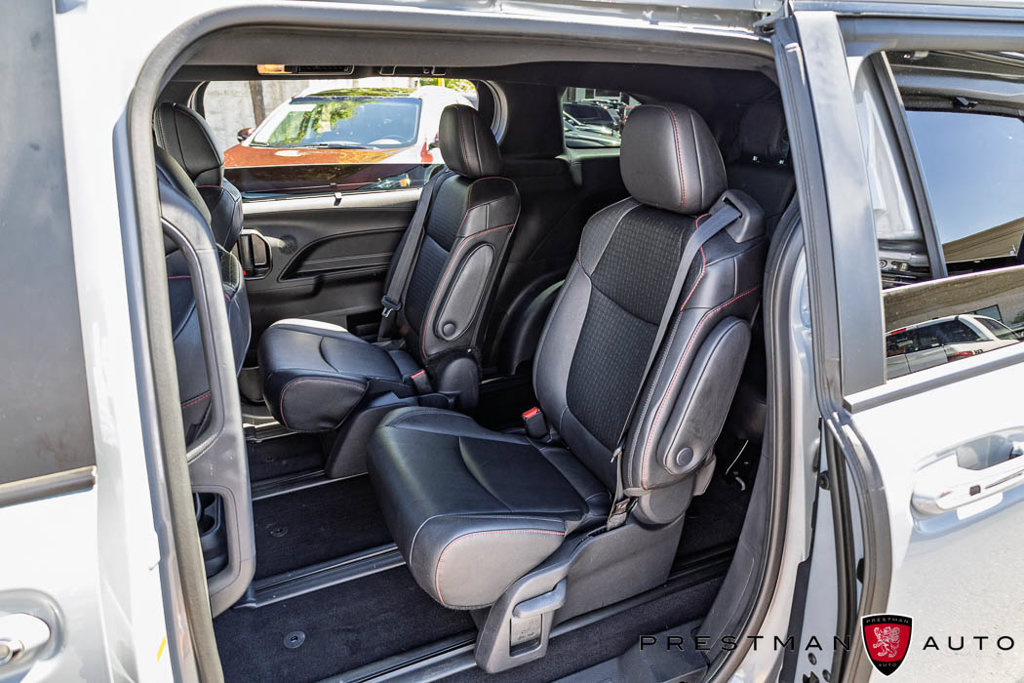 Used 2025 Toyota Sienna XSE FWD image 40