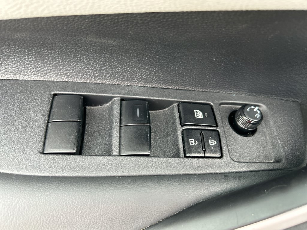 Used 2025 Toyota Corolla SE FWD image 12