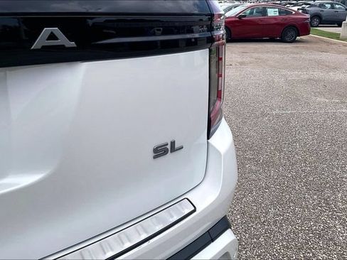 New 2026 Nissan Armada SL w/ Captain's Chari Seat Package AWD/4WD image 9
