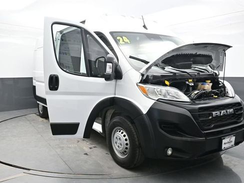 Used 2024 RAM ProMaster 2500 w/ Convenience Group FWD image 37