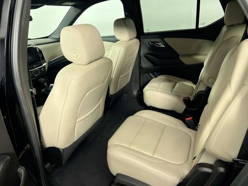 Used 2023 Chevrolet Traverse LT image 28