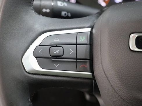 Used 2025 Jeep Compass Latitude w/ Sun & Sound Group AWD/4WD image 20