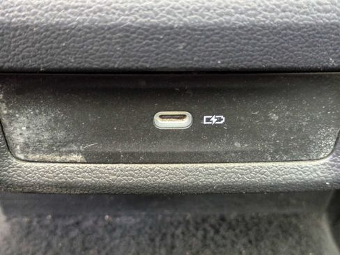 Used 2022 Volkswagen Taos SE AWD/4WD image 16