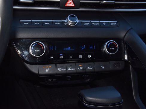 Used 2023 Hyundai Elantra SEL w/ Convenience Package image 28