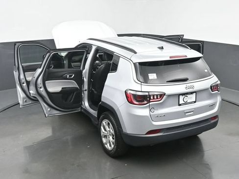 Used 2024 Jeep Compass Latitude AWD/4WD image 60