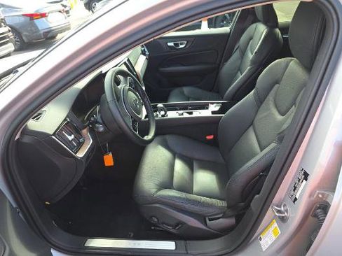 Used 2025 Volvo V60 B5 Cross Country Plus AWD/4WD image 3