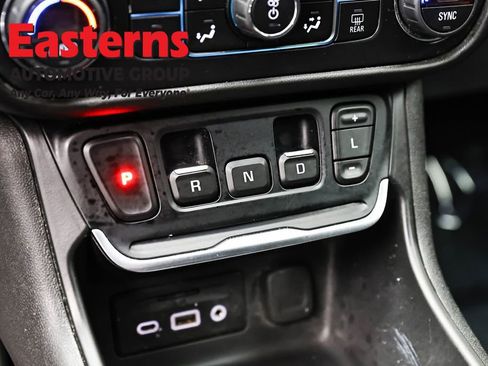 Used 2019 GMC Terrain SLE w/ Driver Convenience Package image 13