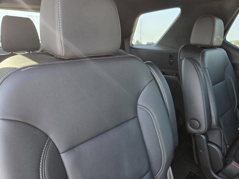 Used 2022 Chevrolet Traverse LT w/ LPO, Floor Liner Package FWD image 30