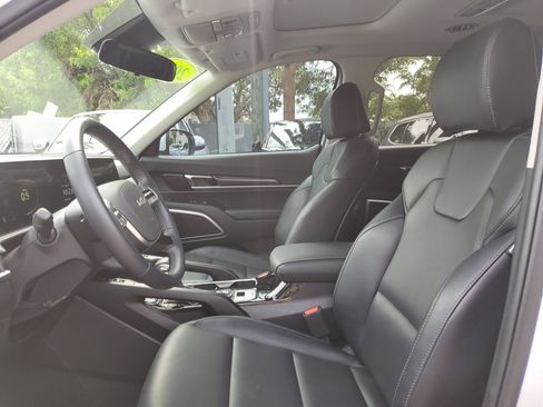 Used 2025 Kia Telluride S FWD image 18