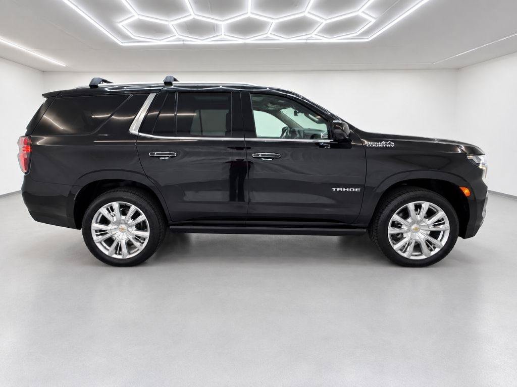 Used 2024 Chevrolet Tahoe High Country AWD/4WD image 2