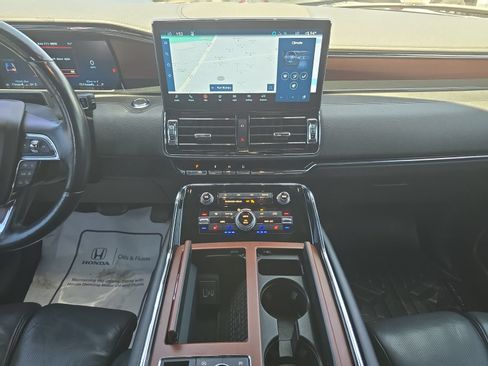 Used 2022 Lincoln Navigator Reserve AWD/4WD image 11