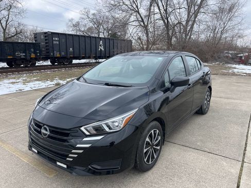 Used 2023 Nissan Versa S w/ Trunk Package image 1