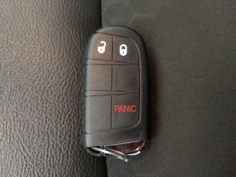 Used 2020 Jeep Compass Latitude w/ Cold Weather Group AWD/4WD image 32