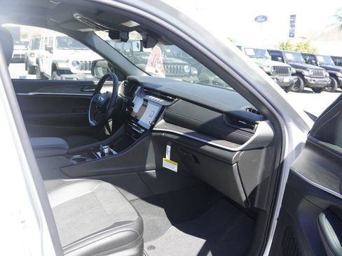 New 2026 Jeep Grand Cherokee Altitude image 28