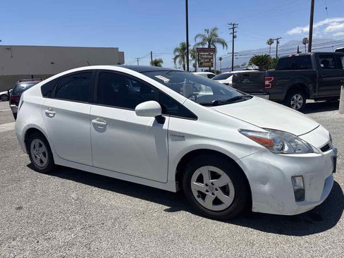 Used 2010 Toyota Prius Two FWD image 2