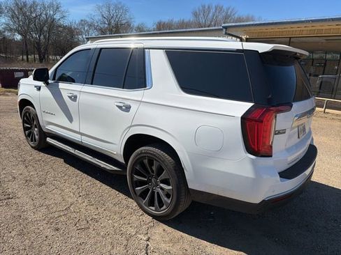 Used 2021 GMC Yukon SLT w/ SLT Premium Package image 4