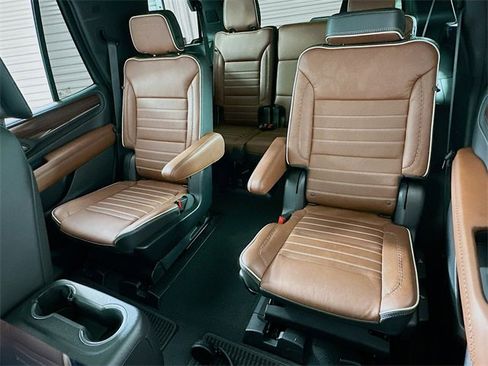 Used 2023 GMC Yukon Denali Ultimate image 11