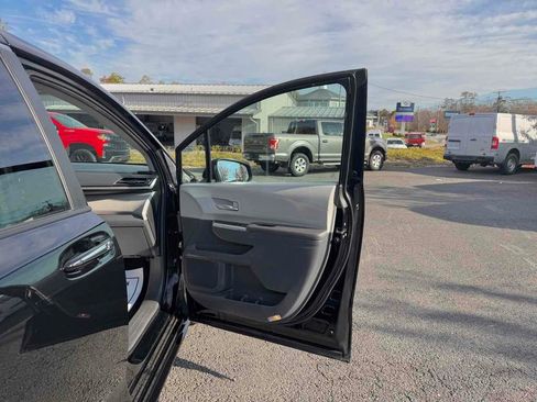 Used 2024 Toyota Sienna XLE image 20