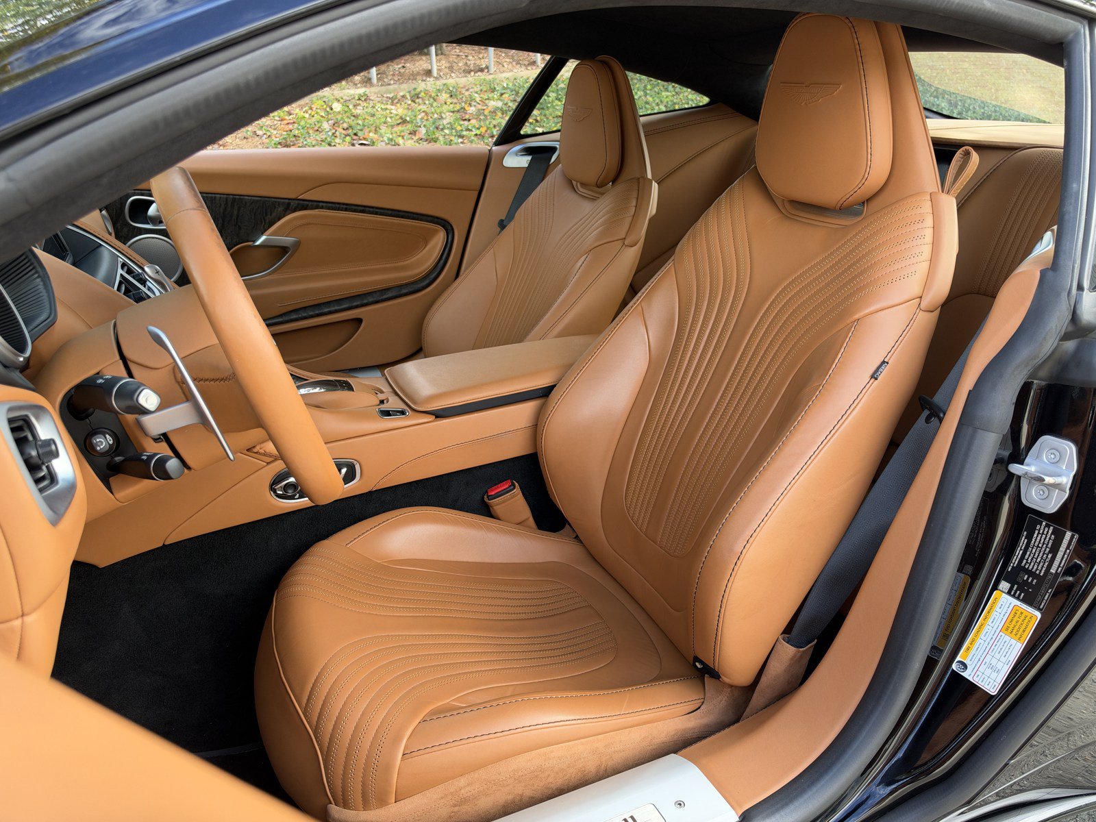 Used 2023 Aston Martin DB11 Coupe RWD image 12