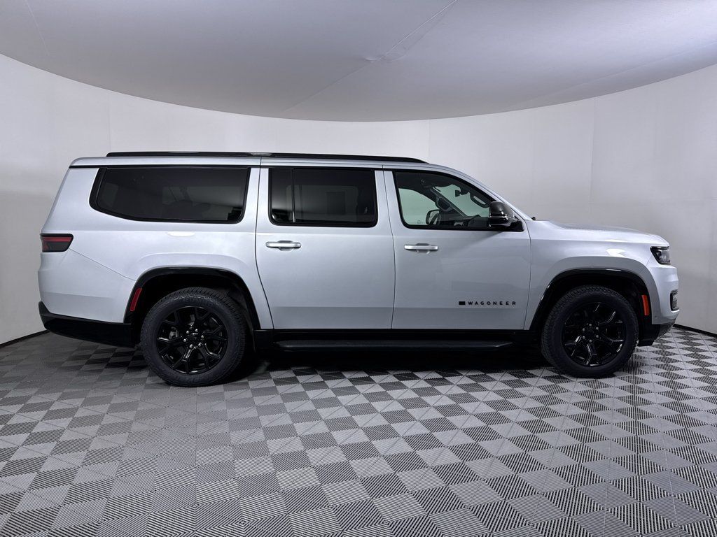 Used 2023 Jeep Wagoneer L Series II AWD/4WD image 16