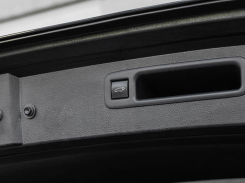 Used 2021 Toyota Highlander XLE image 65