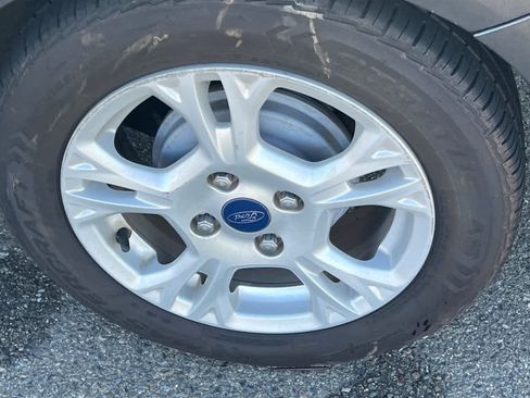 Used 2015 Ford Fiesta SE image 18