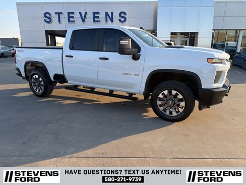 Used 2022 Chevrolet Silverado 2500 Custom w/ Custom Value Package AWD/4WD image 2
