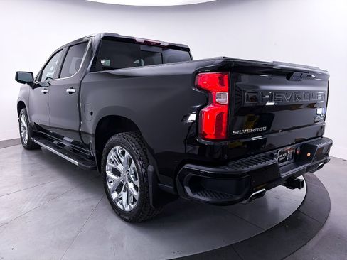 Used 2020 Chevrolet Silverado 1500 High Country w/ Technology Package AWD/4WD image 16