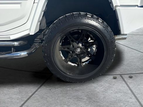 Used 2005 HUMMER H2 SUT w/ Preferred Equipment Group AWD/4WD image 30