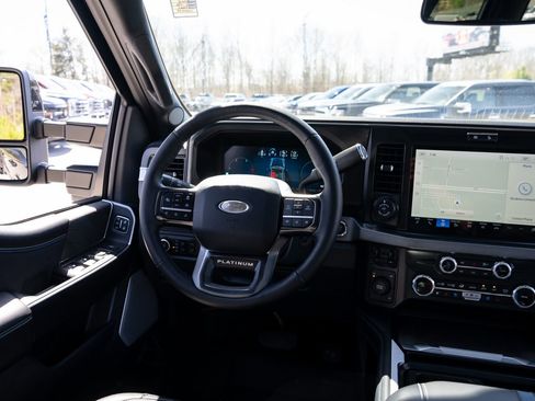 Used 2025 Ford F450 Platinum w/ FX4 Off-Road Package image 36